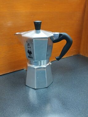 Bialetti Moka Express Stovetop Espresso Maker – Silver